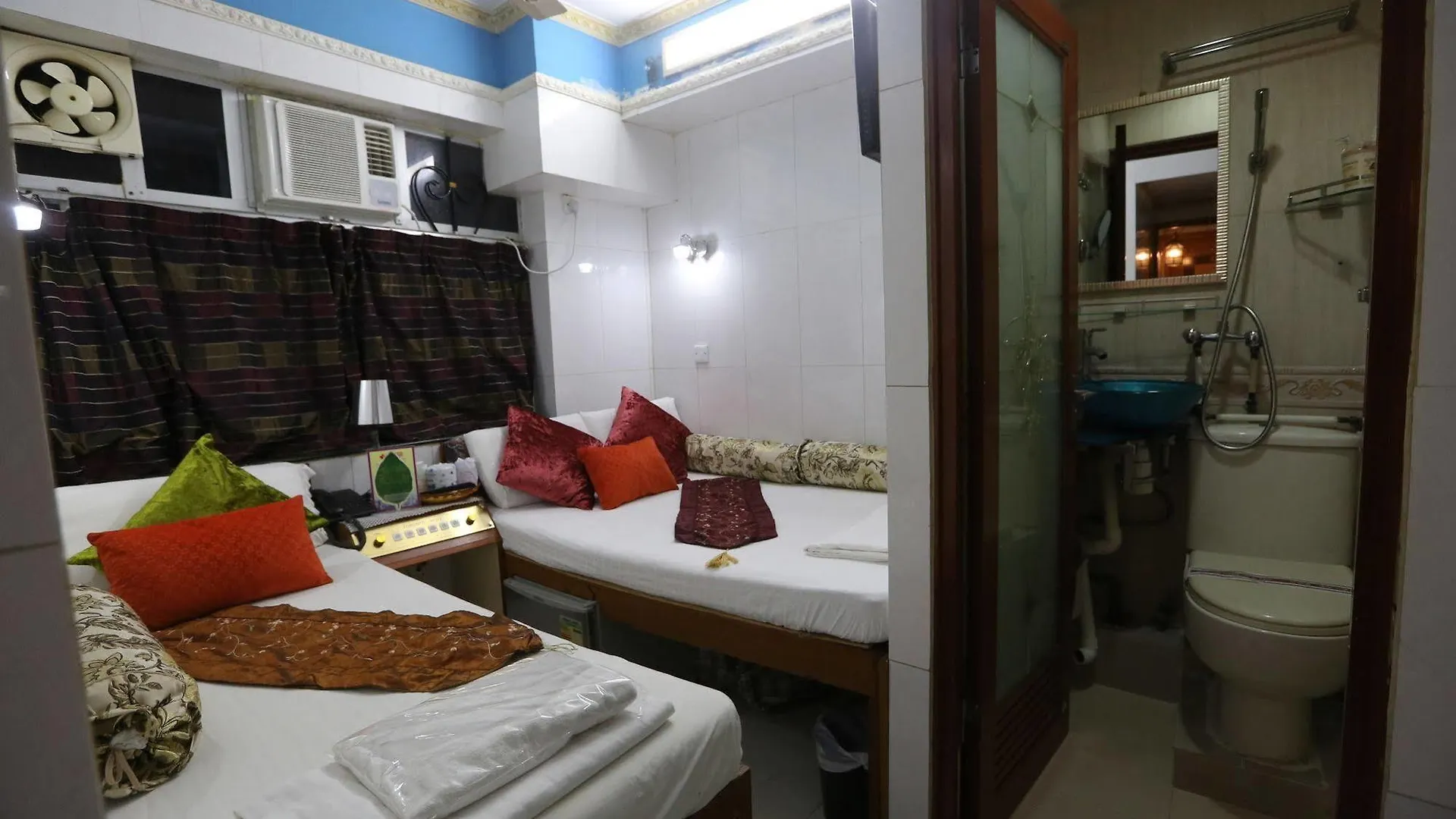 Kamal Traveller Hostel Hong Kong 0*,  China